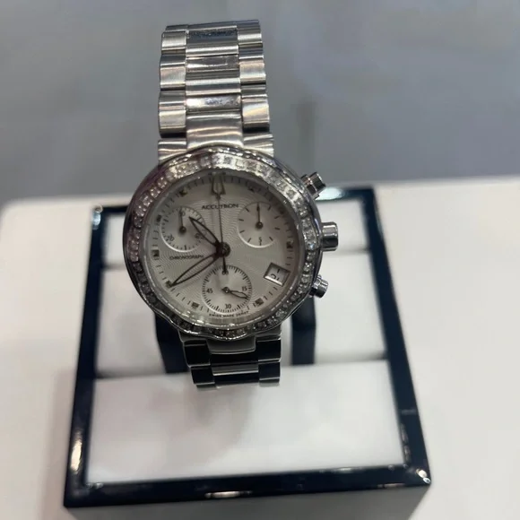 Accutron bulova silver with diamonds. Silver band - Picture 7 of 7